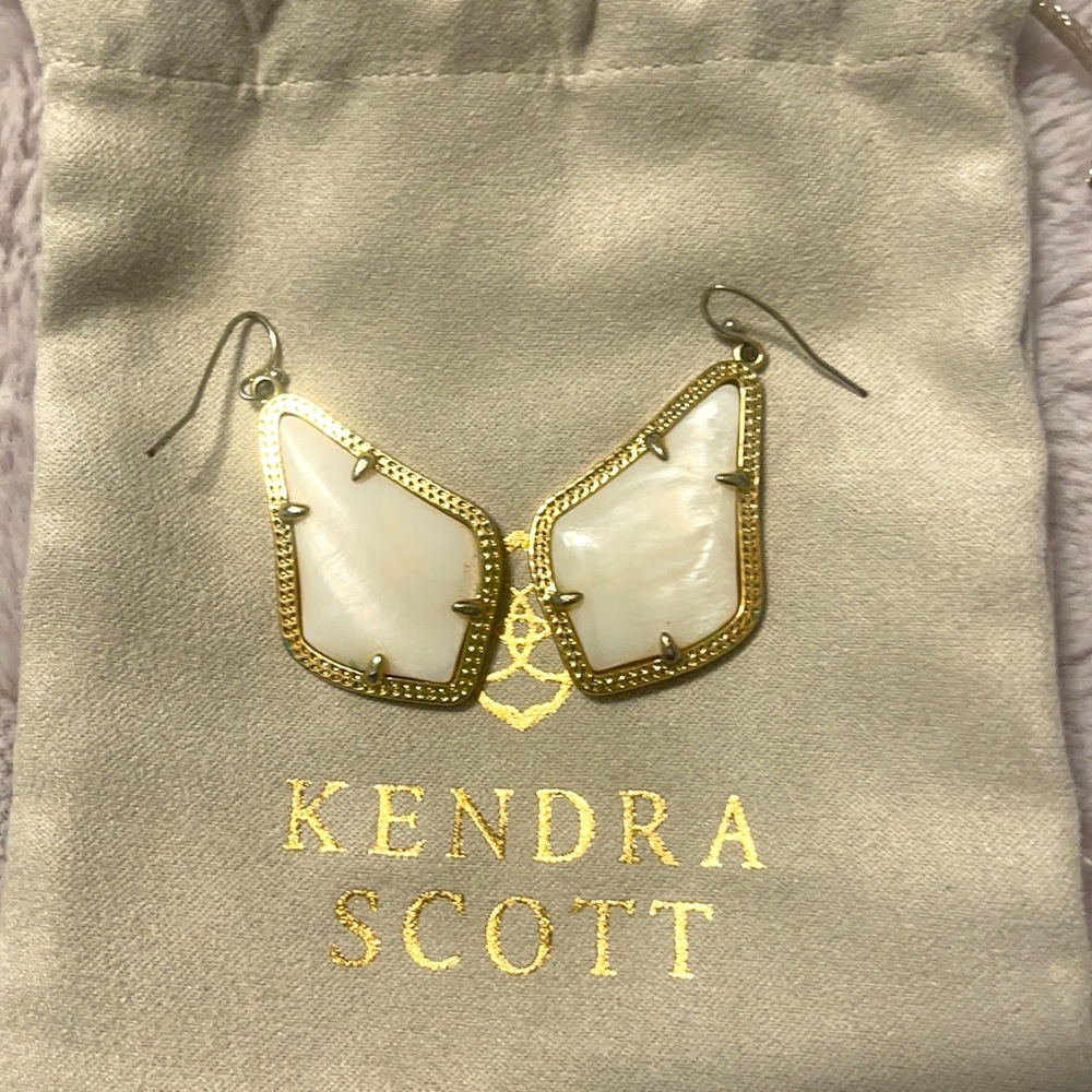 KENDRA SCOTT Alexandra Statement Earrings In Gold